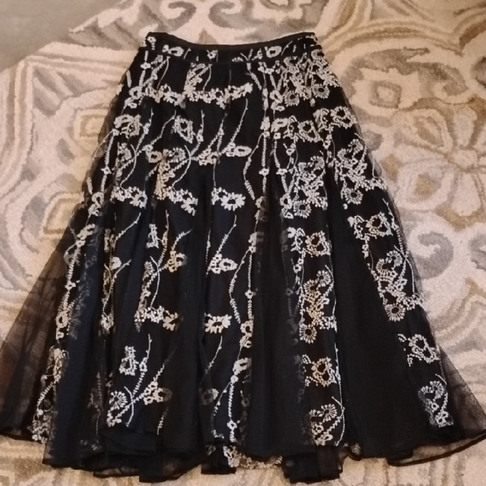 nwt Orig 180..Soft Surroundings Black and White Floral A-Line Skirt.  Beautiful!